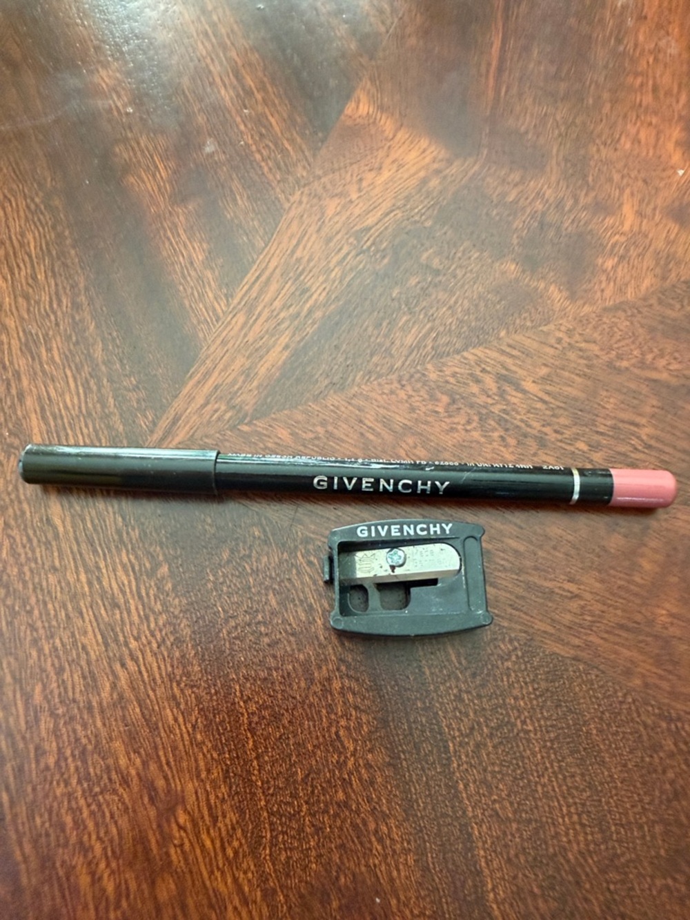 Givenchy Lip Liner, a waterproof and long-lasting lip contour pencil "08"